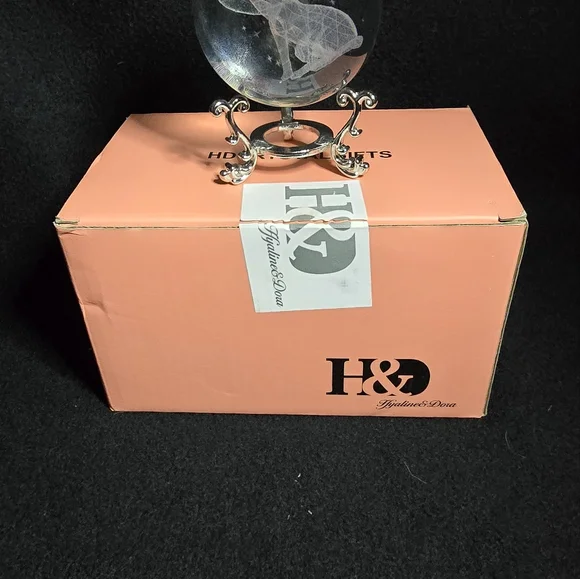 Crystal Cat Sphere with Stand - Picture 2 of 7